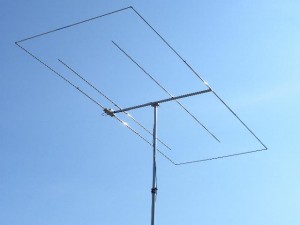 Dual-band antenna. An Moxon for 28 Mhz and 2-element for 50 Mhz. Boom=1,5 meters, total width=4 meters.